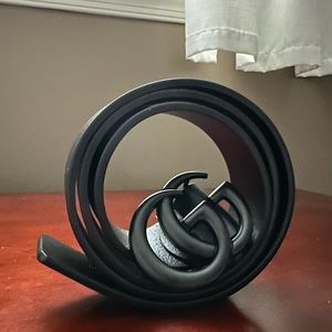 Women’s black leather luxury belt